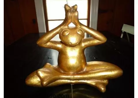 Pier 1 Sculpture - Yoga Frog